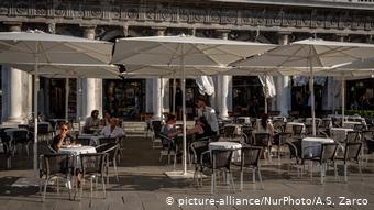 Αλλάζουν και πάλι όσα ισχύουν για καφέ και εστιατόρια στην Ιταλία