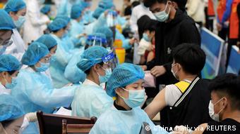 Μαζικοί εμβολιασμοί φοιτητών στην Κίνα