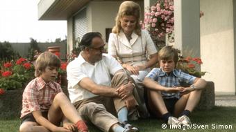 Ο Χέλμουτ Κολ με την οικογένειά του το 1974
