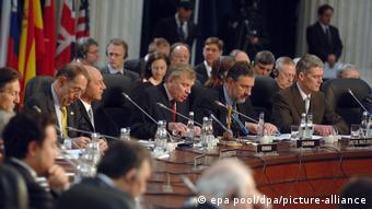 Tο θέμα διεύρυνσης του ΝΑΤΟ προς ανατολάς έκλεισε το 2008 στη συνάντηση κορυφής στο Βουκουρέστι