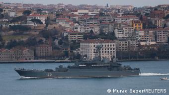 Ρωσικό πολεμικό πλοίο στον Βόσπορο