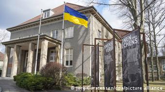 Μόνο η ουκρανική σημαία παρέμεινε στο Γερμανο-ρωσικό Μουσείο στο Κάρλσχορστ