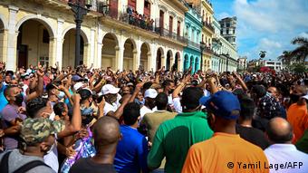 Ένα χρόνο μετά τις μαζικές διαδηλώσεις δεν άλλαξαν πολλά στην Κούβα
