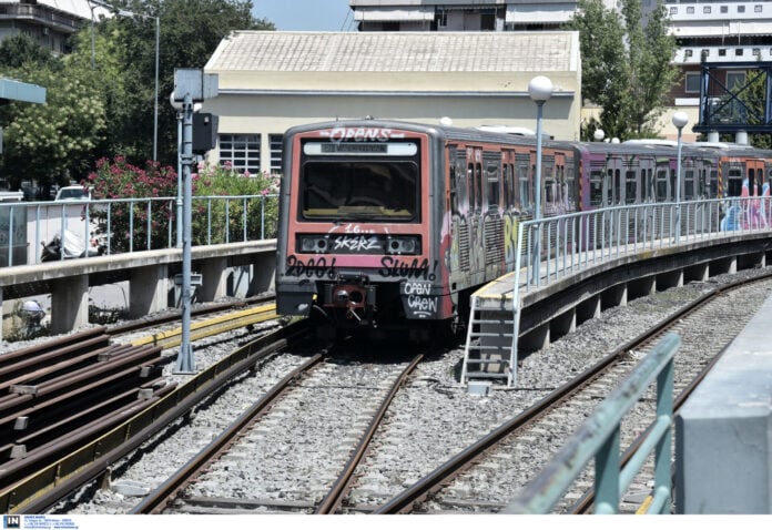 Φωτιά πλησίον της τροχιάς στον Μετρό χωρίς ζημιές στους συρμούς