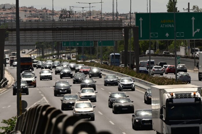 Δυσκολίες κυκλοφορίας στο λεκανοπέδιο λόγω ανατροπής φορτηγού