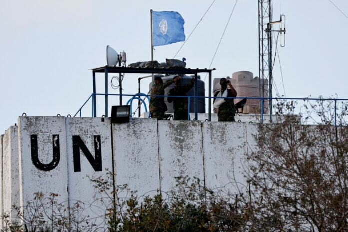 Οι κυανόκρανοι της UNIFIL παραμένουν στον νότιο Λίβανο παρά τις επιθέσεις και τις πιέσεις του Ισραηλινού στρατού